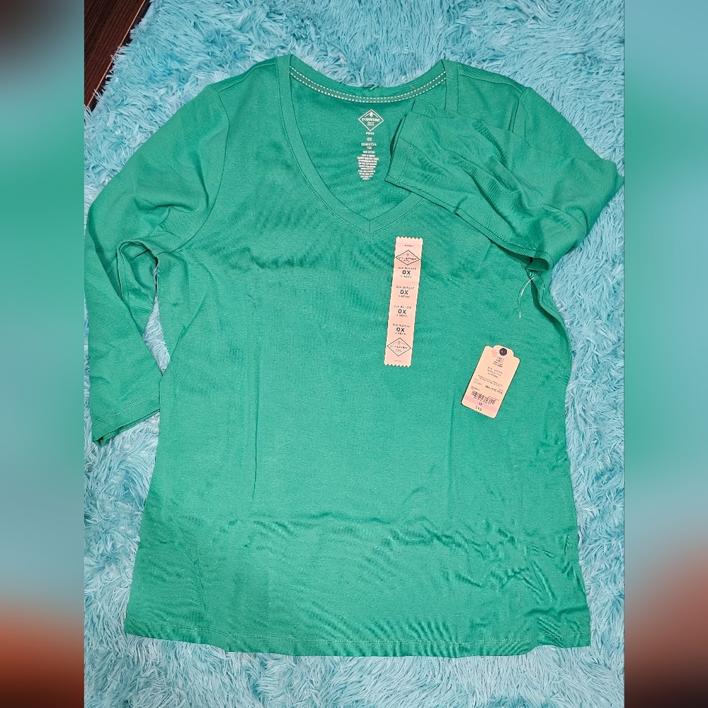 NWT St. John's Bay Essential Tee V-Neck 3/4 Sleeve Emerald Green Top Size 0X